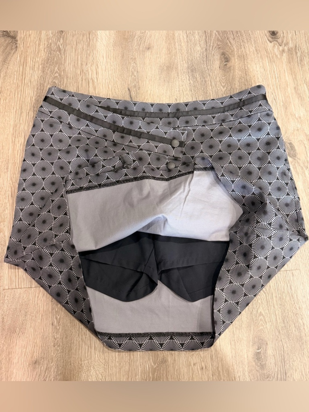 Women’s Golf Skort Size 12 - Picture 6 of 8